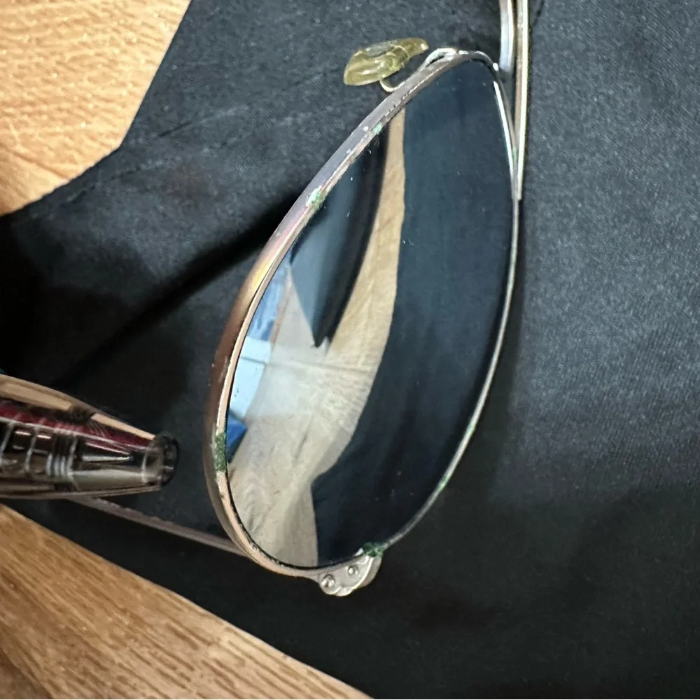 Authentic Mirrored Ray Ban Aviators - Picture 4 of 8